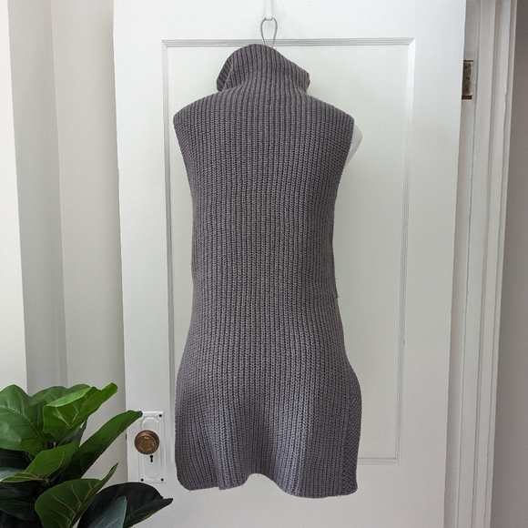 Aritzia Durandal Sleeveless Sweater - Picture 8 of 11